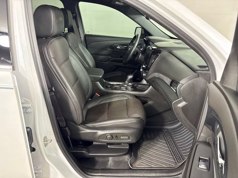 Used 2023 Chevrolet Traverse High Country FWD image 4