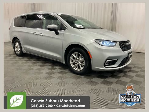 Used 2023 Chrysler Pacifica Touring-L image 1