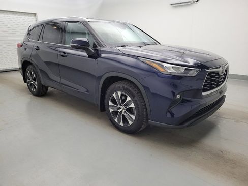 Used 2020 Toyota Highlander XLE w/ Protection Package #3 AWD/4WD image 11