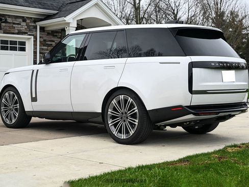 Used 2025 Land Rover Range Rover SE image 6