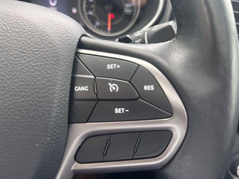 Used 2019 Jeep Cherokee Limited AWD/4WD image 20