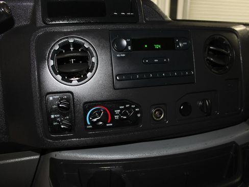 Used 2009 Ford E-150 and Econoline 150 RWD image 13