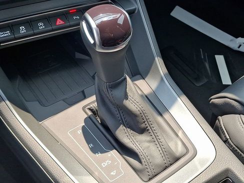 New 2025 Audi Q3 2.0T Premium image 14