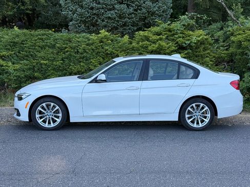 Used 2017 BMW 320i Sedan image 2