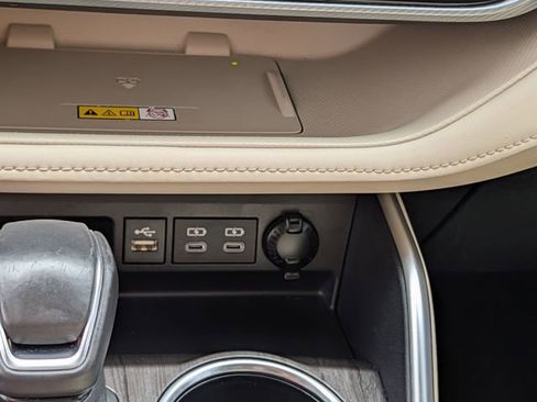 Used 2024 Toyota Highlander Platinum FWD image 19