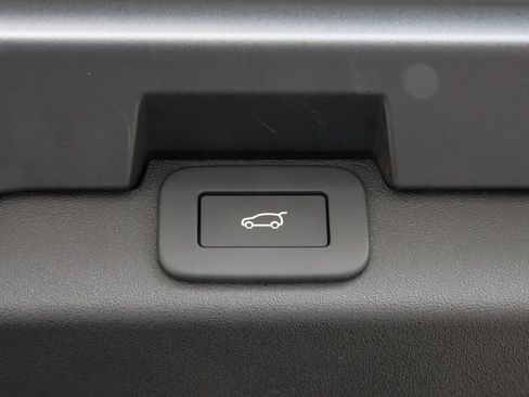 Used 2025 Land Rover Discovery Dynamic SE AWD/4WD image 6