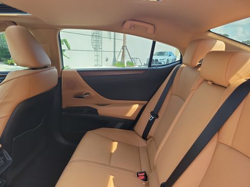Certified 2023 Lexus ES 250 w/ Premium Package AWD/4WD image 13