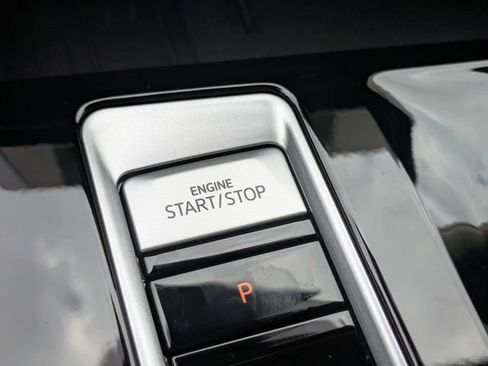 Certified 2026 Volkswagen Atlas SE FWD image 30