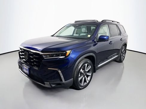 Certified 2025 Honda Pilot Elite image 3