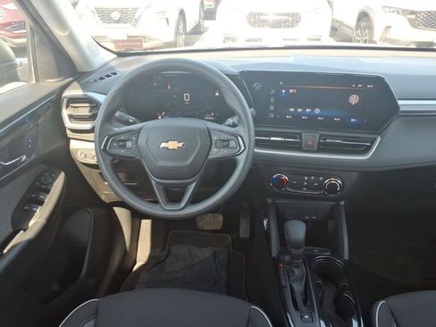 Used 2024 Chevrolet TrailBlazer LS FWD image 9