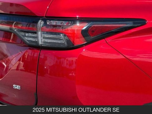 Used 2025 Mitsubishi Outlander SE FWD image 31