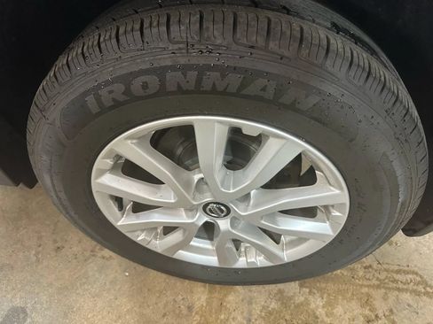 Used 2020 Nissan Rogue SV AWD/4WD image 19