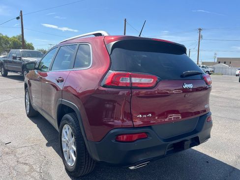 Used 2018 Jeep Cherokee Latitude AWD/4WD image 7