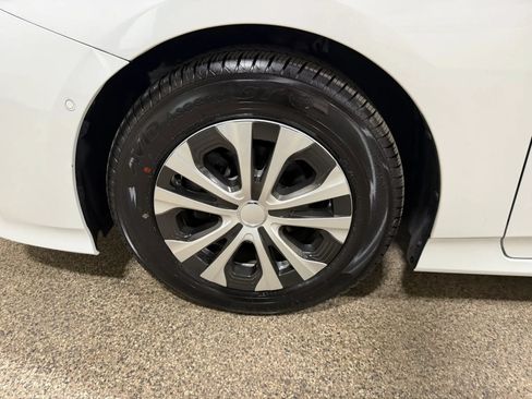 Used 2022 Toyota Prius XLE AWD/4WD image 64
