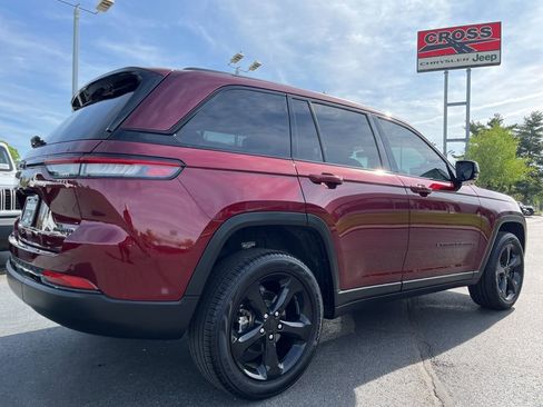 Used 2025 Jeep Grand Cherokee Limited w/ Black Appearance Package AWD/4WD image 44