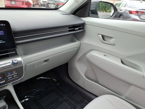 Used 2025 Hyundai Kona SEL FWD image 30