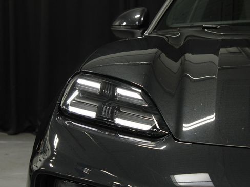 Certified 2025 Porsche Macan 4 Electric AWD/4WD image 25