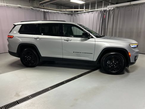 Used 2024 Jeep Grand Cherokee L Laredo AWD/4WD image 8