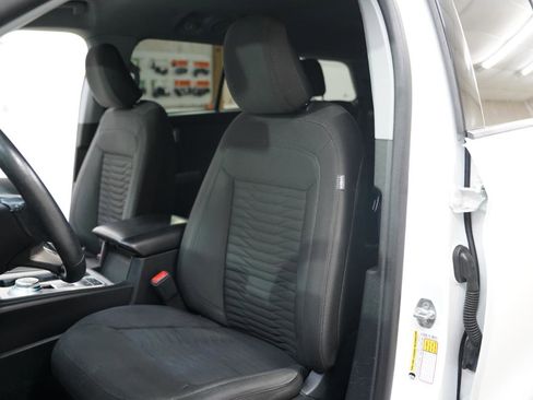 Used 2021 Ford Explorer XLT image 25