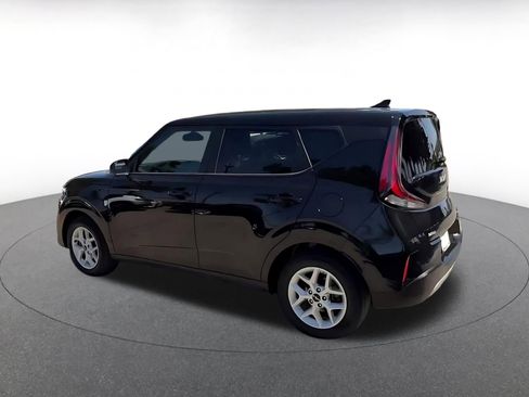 Used 2025 Kia Soul LX w/ LX Technology Package FWD image 10