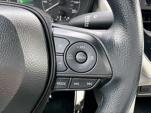 Used 2024 Toyota Corolla Cross L image 17