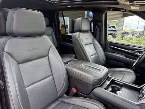 Used 2024 GMC Yukon XL Denali w/ Denali Reserve Package RWD image 14