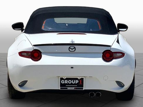 Used 2021 MAZDA MX-5 Miata Club RWD image 5