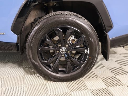 Used 2022 Toyota RAV4 SE AWD/4WD image 17