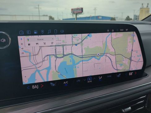 Used 2025 Chevrolet Suburban Z71 image 27