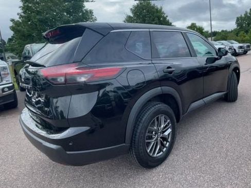 Used 2024 Nissan Rogue S AWD/4WD image 2