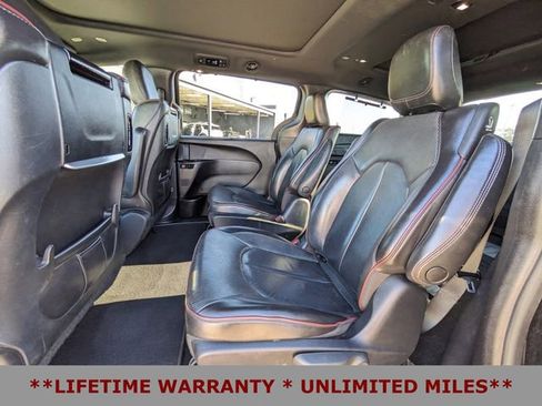 Used 2020 Chrysler Pacifica Limited image 16