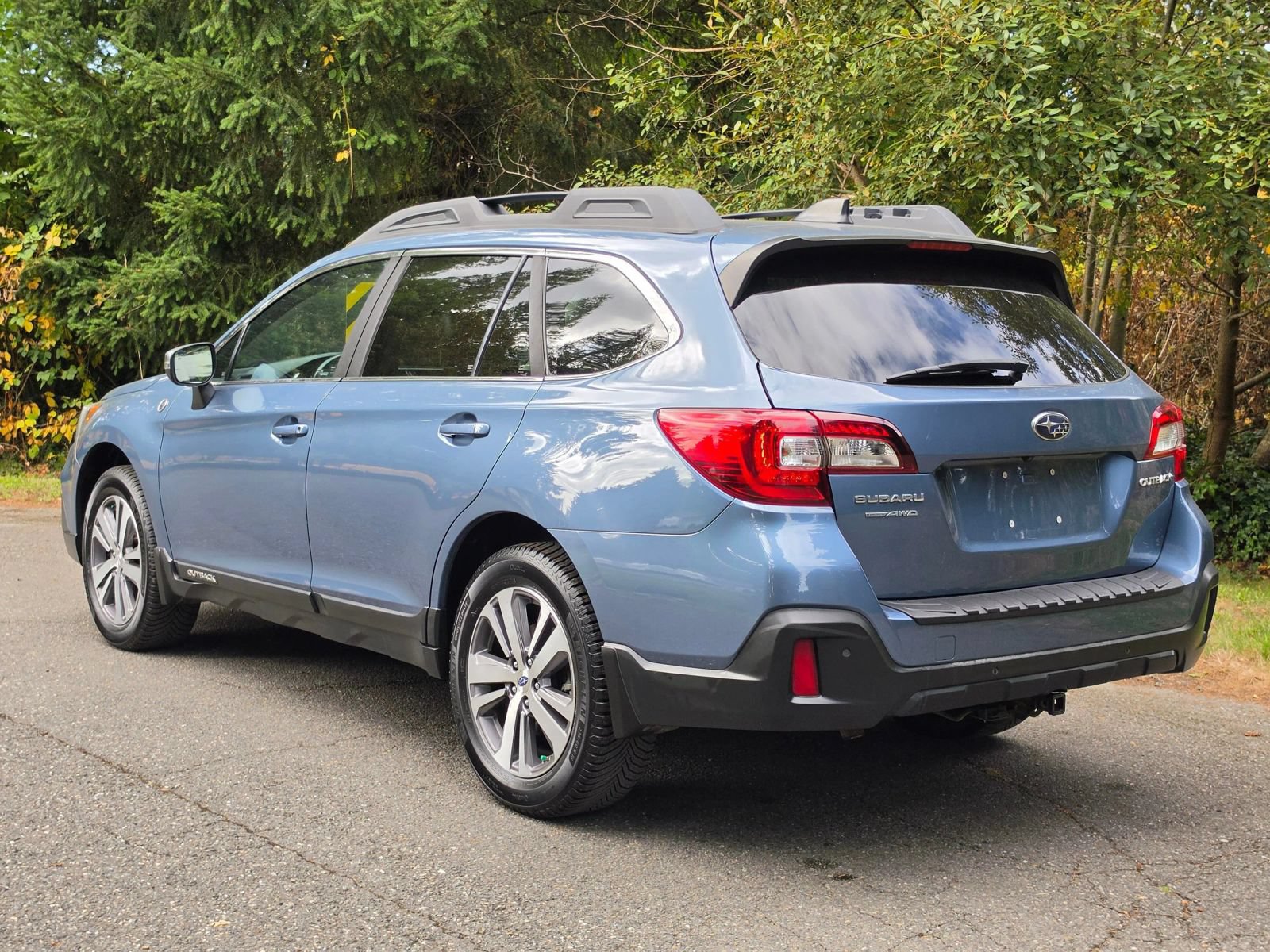 Used 2018 Subaru Outback 2.5i Limited w/ 50th Anniversary Edition AWD/4WD image 3