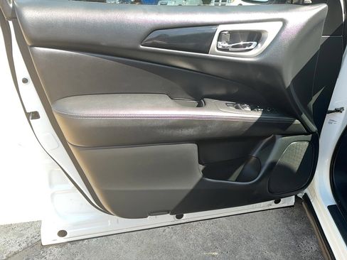 Used 2019 Nissan Pathfinder SV image 18