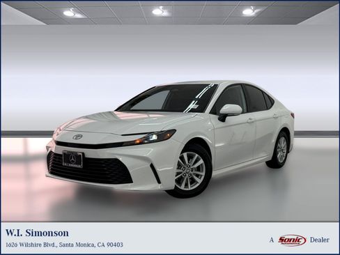 Used 2025 Toyota Camry LE w/ Convenience Package FWD image 1