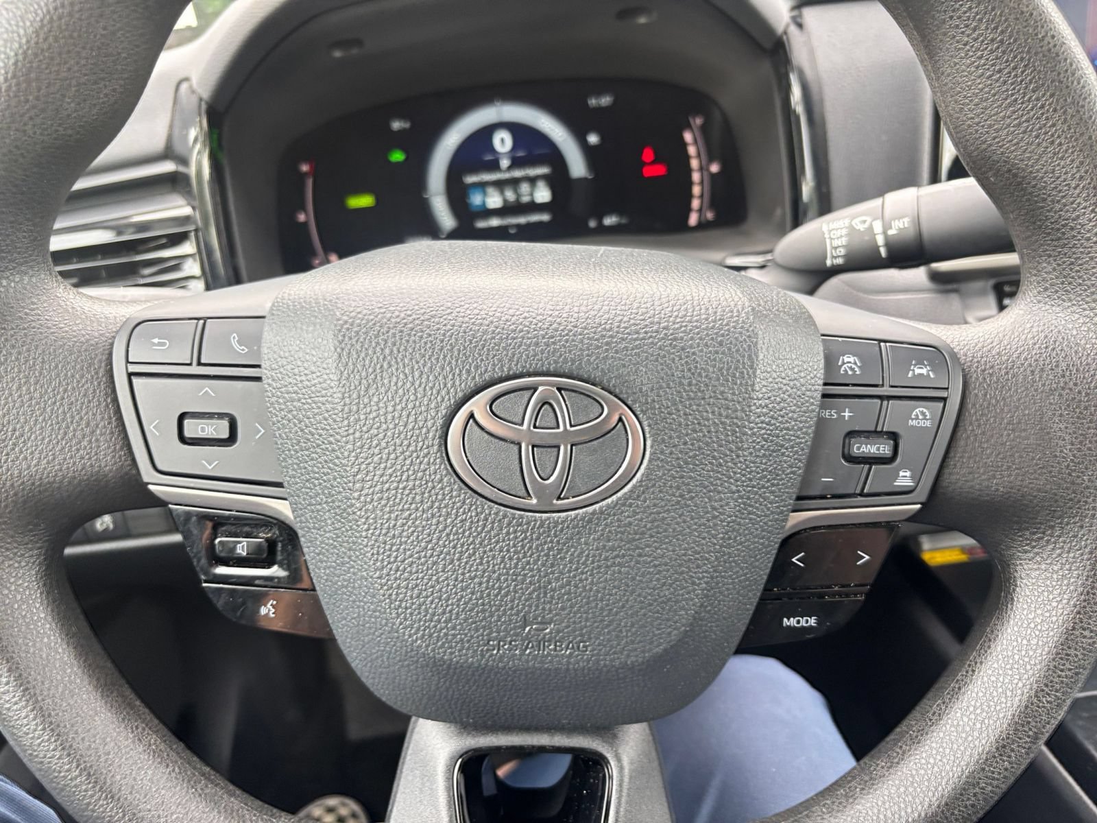 Used 2025 Toyota Camry LE FWD image 26