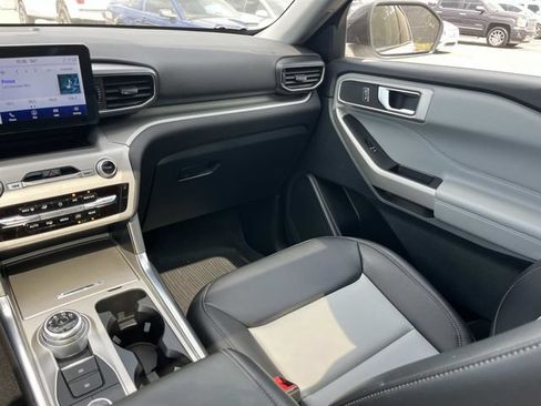Used 2024 Ford Explorer XLT w/ Equipment Group 202A AWD/4WD image 20