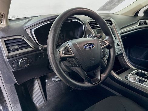 Used 2020 Ford Fusion SE AWD/4WD image 9