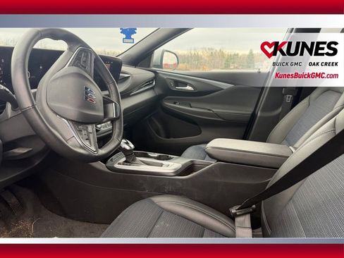 Used 2025 Buick Envista Preferred w/ Convenience I Package image 6