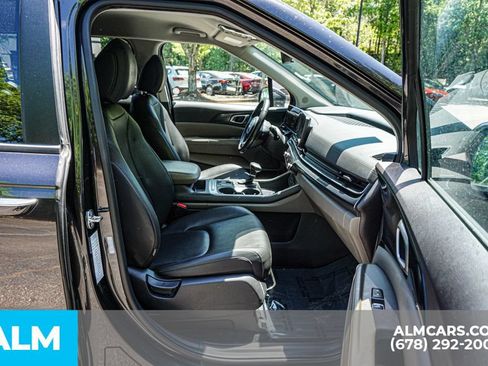 Used 2025 Kia Carnival FWD image 24