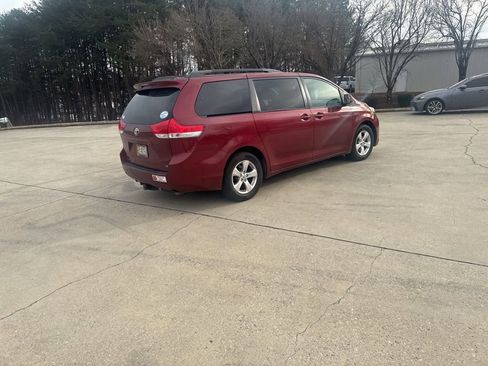 Used 2013 Toyota Sienna LE image 7