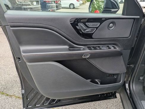 Used 2023 Lincoln Aviator Reserve AWD/4WD image 11