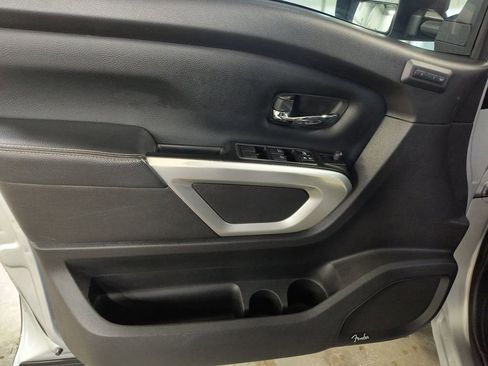 Used 2019 Nissan Titan PRO-4X w/ Pro-4x Convenience Package image 11