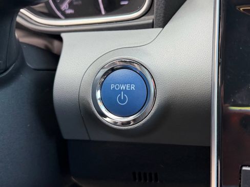 Used 2022 Toyota Avalon Limited image 23