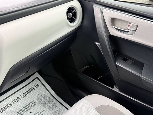 Used 2018 Toyota Corolla LE FWD image 31