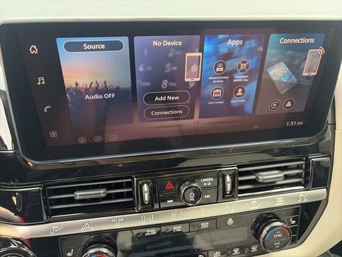 New 2026 Nissan Pathfinder SL image 15