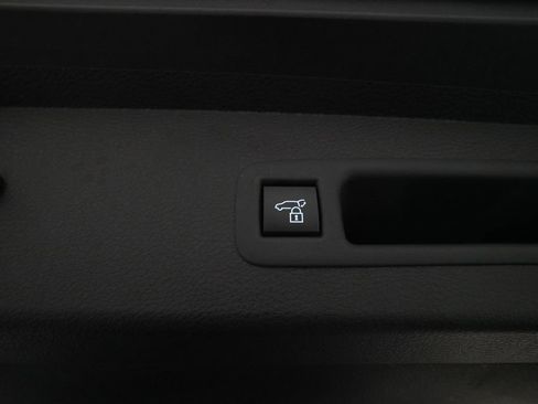 Used 2025 Toyota Sienna XLE FWD image 15
