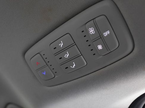 Used 2024 Kia Carnival LX FWD image 27