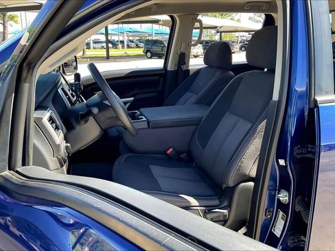 Used 2021 Nissan Titan SV image 8