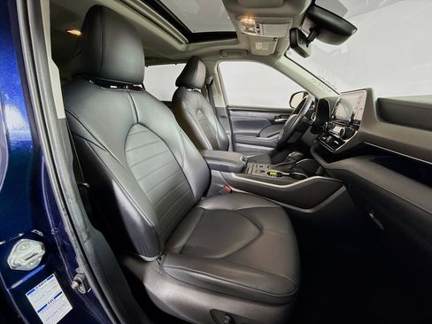 Certified 2022 Toyota Highlander XLE image 28