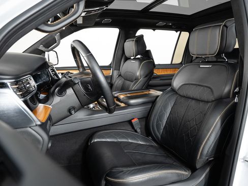 Used 2022 Jeep Grand Wagoneer Series III w/ Rear Seat Video Group 1 image 15